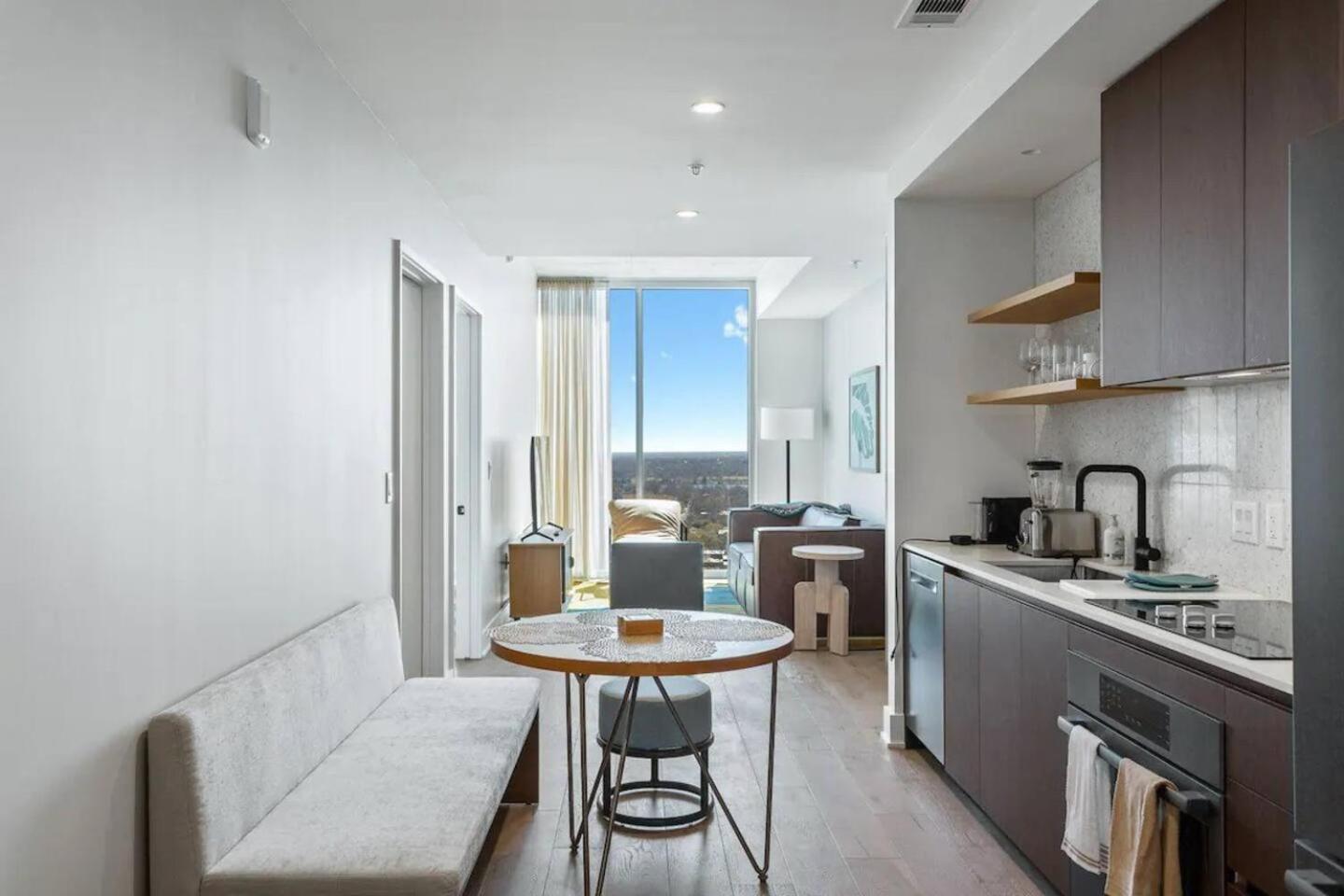 Modern 1Br Condo On Rainey St With Pool And Views Austin Bagian luar foto